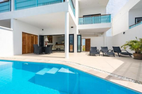 10 Bedroom Luxury Seaview Villas - 5 mins to beach